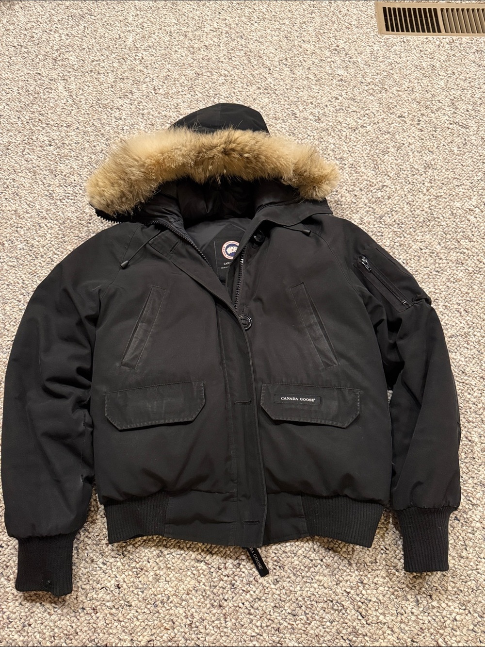 Canada Goose cropped jacket sz medium